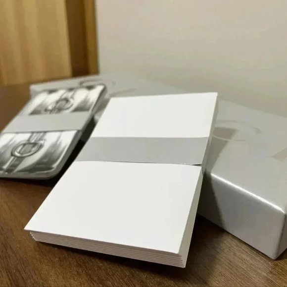 Gucci Special Edition Holiday Stationary Cards Gift 10 Cards/Envelopes - Picture 4 of 5